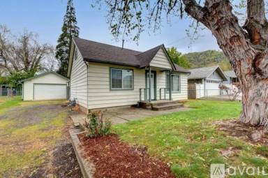 Main picture of 1034 NE Madrone St