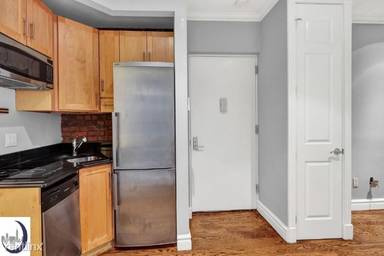 Main picture of 330 E 35th St