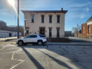 Main picture of 121 W 3rd St