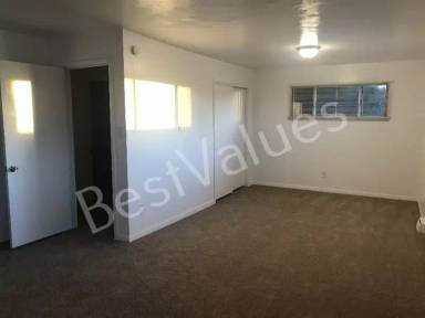 Main picture of 2696 S Jersey St