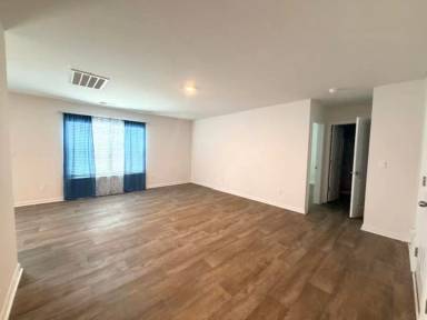 Main picture of 526 Leven Dr