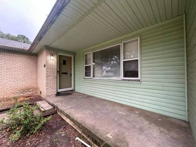 Main picture of 4630 E 24th St