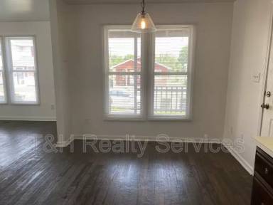 Main picture of 813 W 11th St
