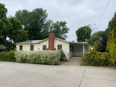 Main picture of 721 W Longden Ave