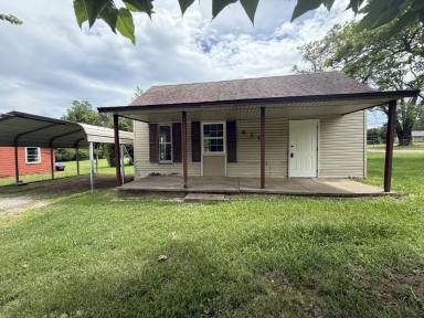 Main picture of 410 W Argyle Ave