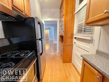 Main picture of 2147 W Lunt Ave