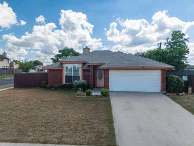 Main picture of 2702 Hemlock Dr