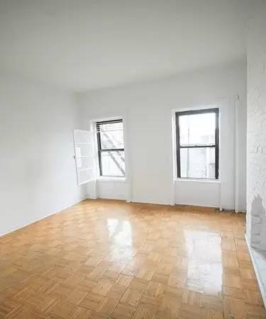 Main picture of 122 Macdougal St