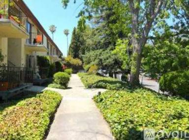 Main picture of 825 Kiely Blvd