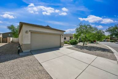 Main picture of 1949 E Saddle Dr