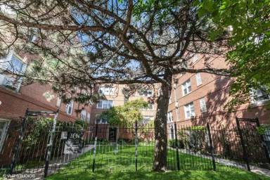 Main picture of 2432 W Farragut Ave