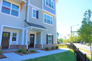 Main picture of 319 Pete Hollis Blvd