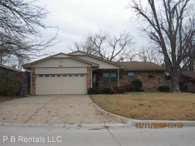 Main picture of 415 NW Woodland Dr