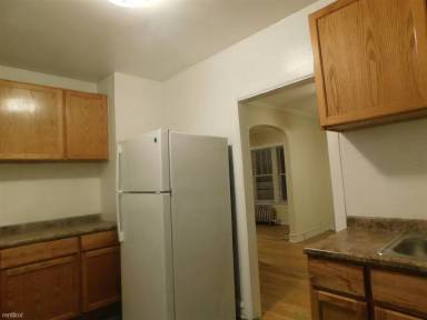 Main picture of 7518 N Hoyne Ave