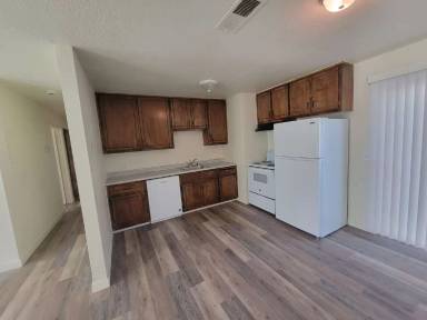 Main picture of 1045 W St