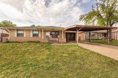 Main picture of 709 NE 79th Pl
