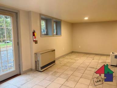 Main picture of 102 Northfield St