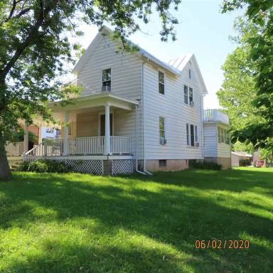 Main picture of 1024 E Burlington St
