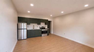 Main picture of 551 Elm St