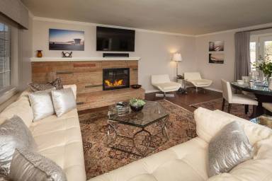 Main picture of 981 Buchon St