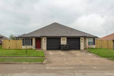 Main picture of 2700 Edgefield St