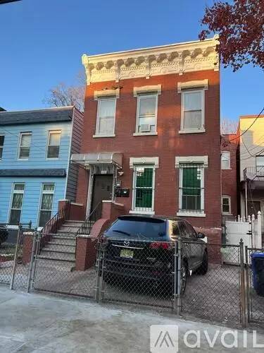 Main picture of 40 Fairview Ave