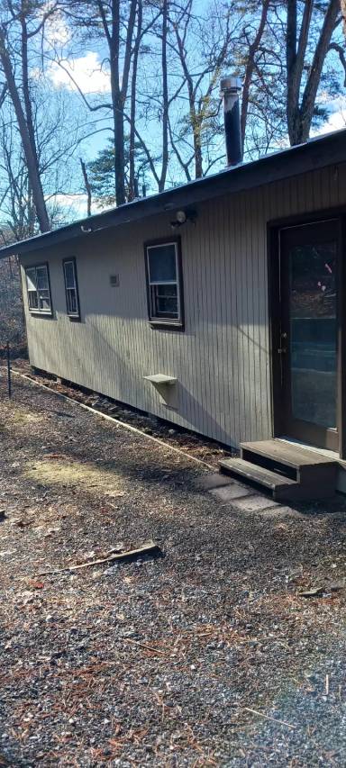 Main picture of 396 Iris Ln