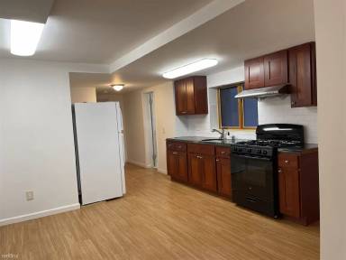 Main picture of 2425 85th St