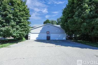 Main picture of 800 W Grove St