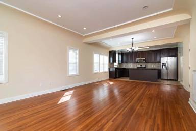 Main picture of 8540 1/2 Alcott St