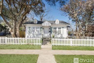 Main picture of 517 E Mistletoe Ave