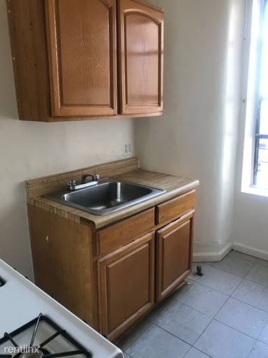 Main picture of 330 E 22nd St