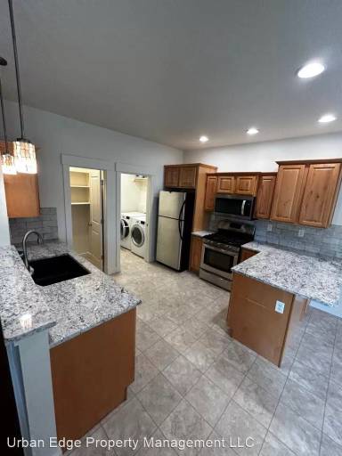 Main picture of 2328 E Clifton Dr
