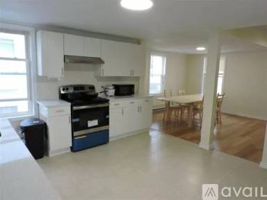 Main picture of 70 Curtis St
