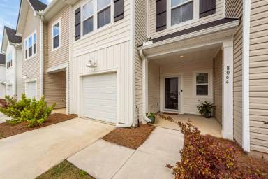 Main picture of 8064 Reagan Way
