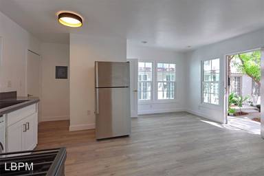 Main picture of 4515 1/4 Willow Brook Ave