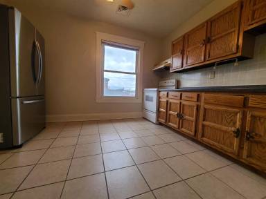 Main picture of 506 Lincolnway W