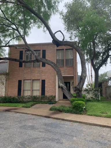 Main picture of 90 Lake Shore Dr