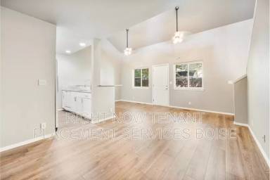 Main picture of 2237 S Hervey St