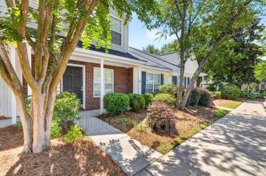 Main picture of 1001 Elm Hall Cir