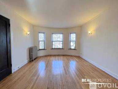 Main picture of 4910 N Hoyne Ave