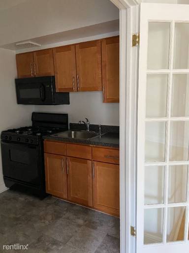 Main picture of 40 E Oak Apartments