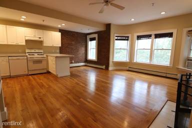 Main picture of 1822 Beacon St