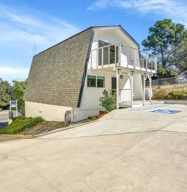 Main picture of 28220 Agoura Rd