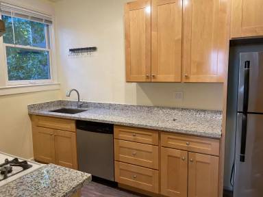 Main picture of 345 Oak St