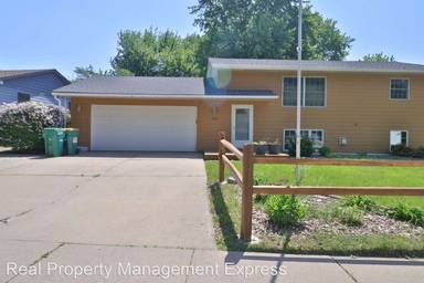 Main picture of 344 N Holiday Ave
