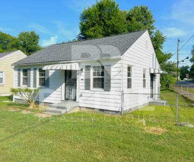 Main picture of 2131 Woodbine Ave