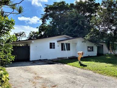 Main picture of 2643 Island Dr