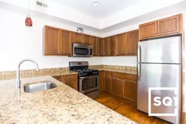 Main picture of 4733 N Washtenaw Ave