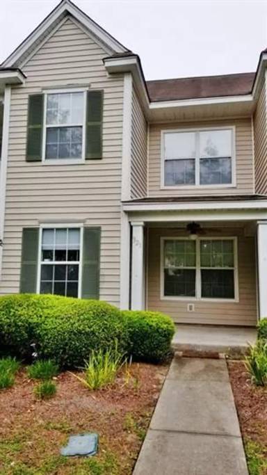 Main picture of 300 Campus Ln